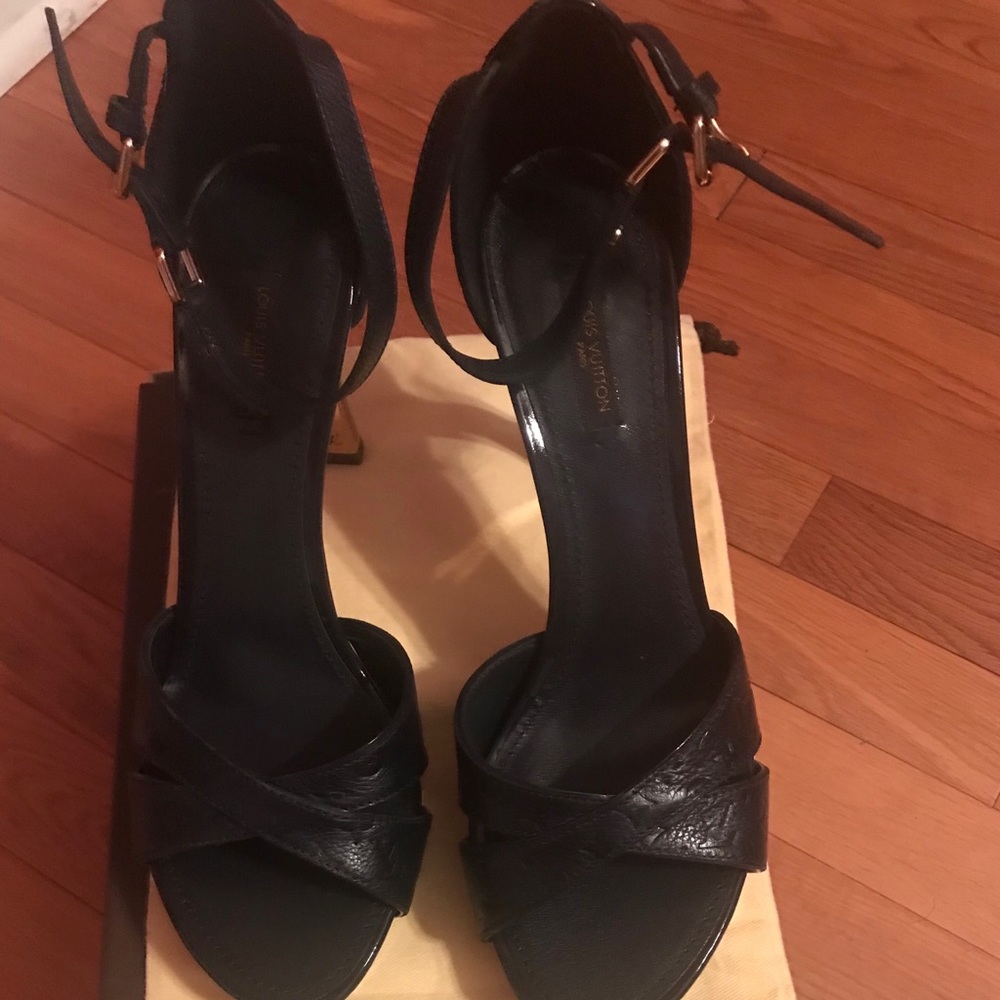 ❌SOLD❌❌Authentic Louis Vuitton - Picture 3 of 14